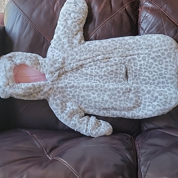 Carters NWOT 0-6 Month Snow Leopard Cozy Bunting Gray with pink lining - Picture 1 of 6
